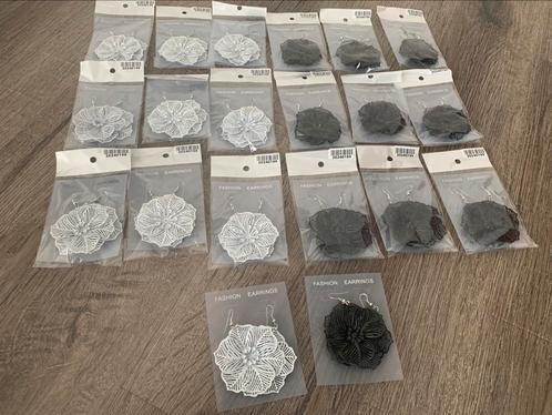 Partij 20 paar bloem oorbellen zwart wit, Sieraden, Tassen en Uiterlijk, Oorbellen, Nieuw, Ophalen of Verzenden