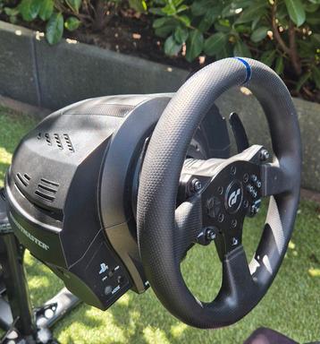 Thrustmaster Racestuur met Pedalen beschikbaar voor biedingen