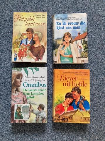 4 boeken met 2 verhalen beschikbaar voor biedingen
