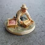 Vintage Beeldje Cranberry Picker - Sebastian Miniatures, Ophalen of Verzenden, Nieuw, Mens