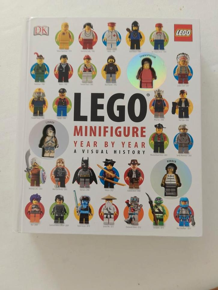 LEGO Minifiguren: Jaar na Jaar - Visuele Geschiedenis, Boeken, Auto's | Boeken, Zo goed als nieuw, Ophalen of Verzenden