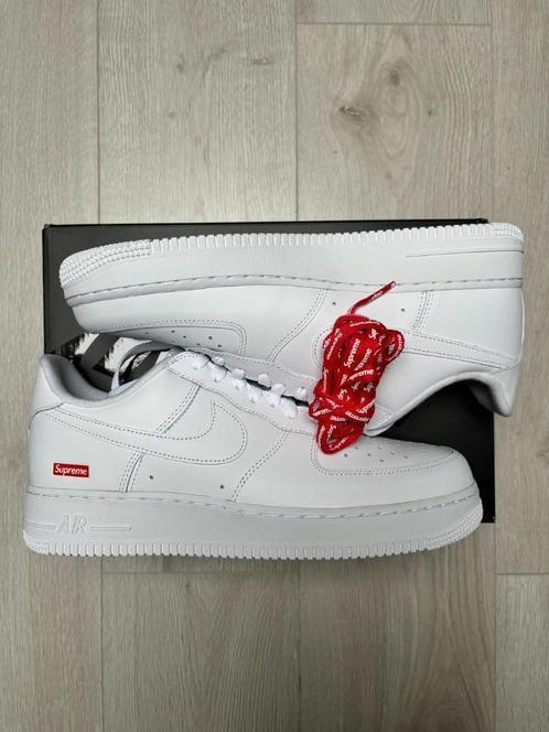 Supreme X Nike Air Force 1 'White' | Maat 44,5, Kleding | Heren, Schoenen, Nieuw, Sneakers of Gympen, Wit, Ophalen of Verzenden