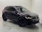 Volkswagen Tiguan 2.0 TSI R 320PK AKRAPOVIC PANO LEER VOL, Gebruikt, Zwart, 4 cilinders, 1984 cc