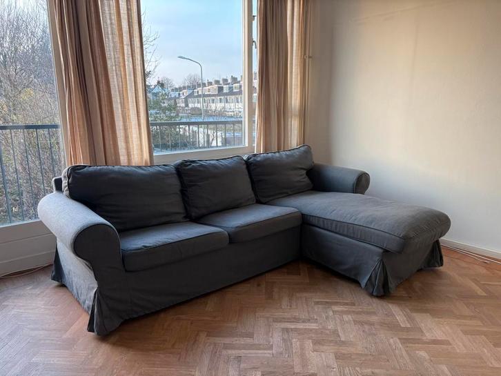 Ikea Ektorp 3-zitsbank met chaise longue, Hakebo donkergrijs, Huis en Inrichting, Banken | Complete zithoeken, Zo goed als nieuw