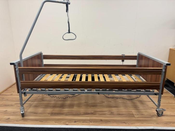 Domiflex verpleegbed, Huis en Inrichting, Slaapkamer | Bedden, Zo goed als nieuw, Eenpersoons, 100 cm, 210 cm, Hout, Bruin, Verstelbaar