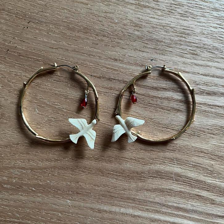 Disney couture oorbellen Snow white sneeuwwitje goud vogel, Sieraden, Tassen en Uiterlijk, Oorbellen, Gebruikt, Hangers, Overige materialen