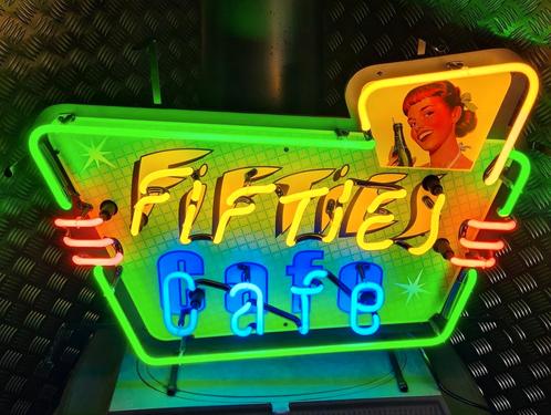 FIFTIES SIXTIES NEONVERLICHTING FIFTIES CAFE MET ACHTERPLAAT, Verzamelen, Automaten | Overige, Nieuw, Ophalen