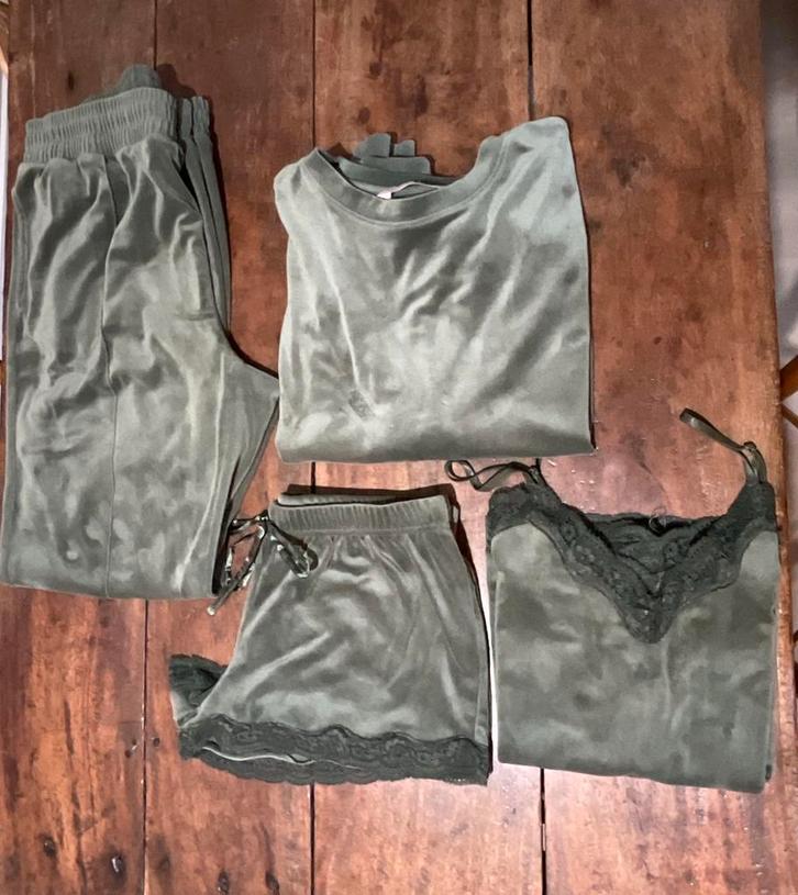 Super lounge set huispak pyjama velours groen Hunkemöller L, Dieren en Toebehoren, Paarden en Pony's | Dekens en Dekjes, Zo goed als nieuw