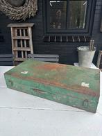 Oude ijzeren koffer, Ophalen of Verzenden, Zo goed als nieuw, Minder dan 50 cm