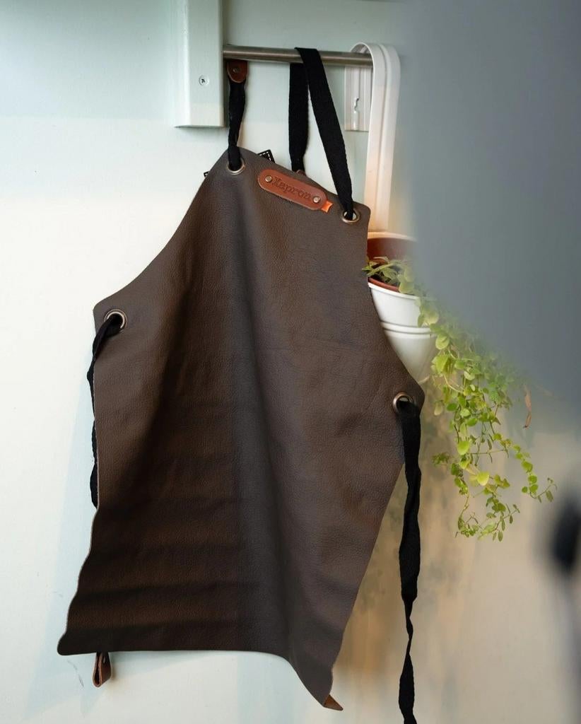 Nieuwe xapron leren kinder schort voor kinderen van 2-7 jaar, Huis en Inrichting, Keuken | Textiel, Nieuw, Schort, Bruin, Ophalen of Verzenden