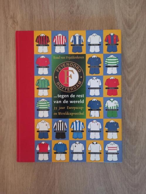 Boek: Feyenoord tegen de rest van de wereld, Boeken, Sportboeken, Zo goed als nieuw, Balsport, Verzenden