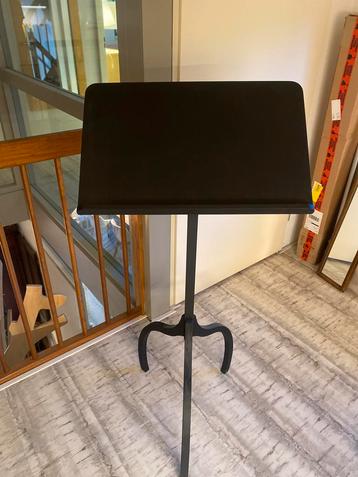 Pilat en Pilat Muziekstandaard beschikbaar voor biedingen