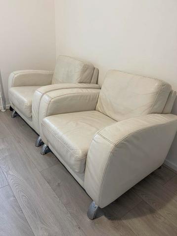 leere  Fauteuils