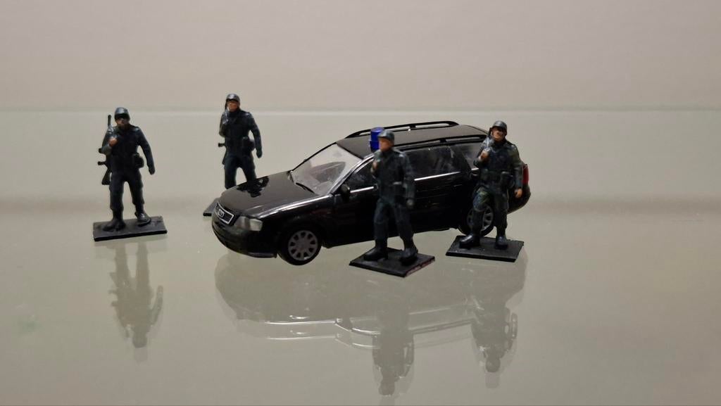 DSI Audi A6 met bemanning en arrestant, Hobby en Vrije tijd, Modelauto's | 1:87, Verzenden, Nieuw, Auto, Herpa