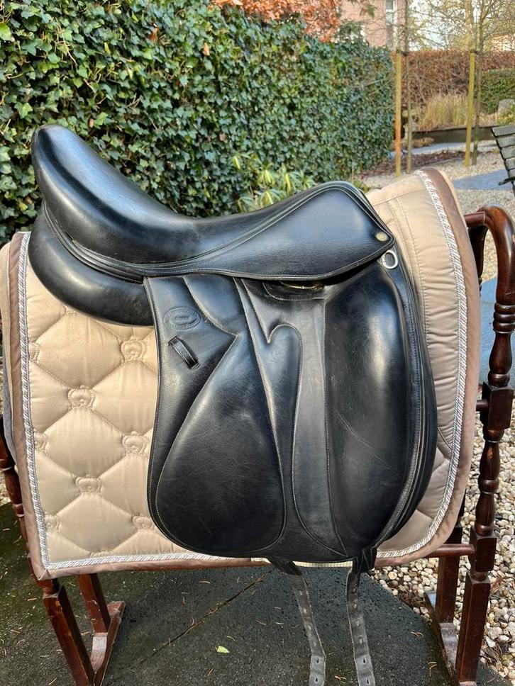 Prachtig Devoucoux Makila dressuurzadel 17,5 inch, Dieren en Toebehoren, Paarden en Pony's | Zadels, Zo goed als nieuw, Dressuur