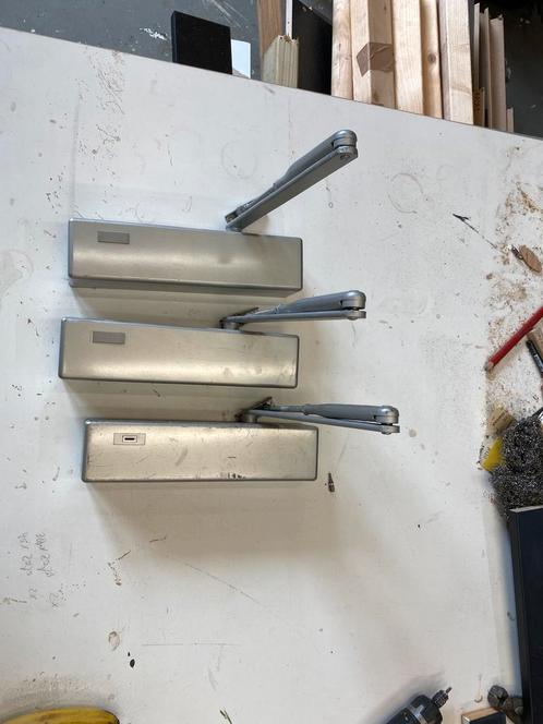 2 stuks zware deurdrangers goede kwalitiet, Doe-het-zelf en Verbouw, IJzerwaren en Bevestigingsmiddelen, Zo goed als nieuw, Overige typen