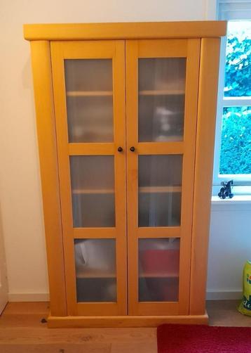 servieskast beschikbaar voor biedingen