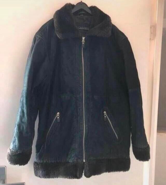 Winterjas van suède en nepbont, Kleding | Dames, Jassen | Winter, Ophalen of Verzenden, Gedragen, Maat 38/40 (M), Zwart