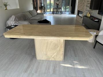 Schitterende eettafel - Italiaans beige carrara marmer beschikbaar voor biedingen