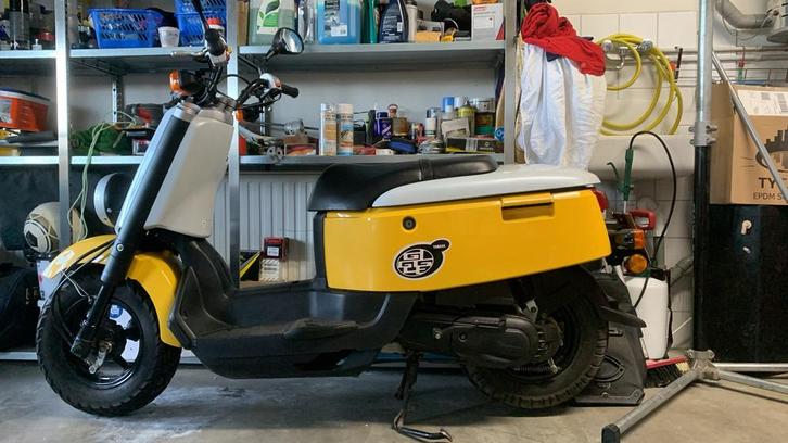 Yamaha Giggle scooter 11000km, Fietsen en Brommers, Snorfietsen en Snorscooters, Zo goed als nieuw, Yamaha, Benzine, Ophalen of Verzenden
