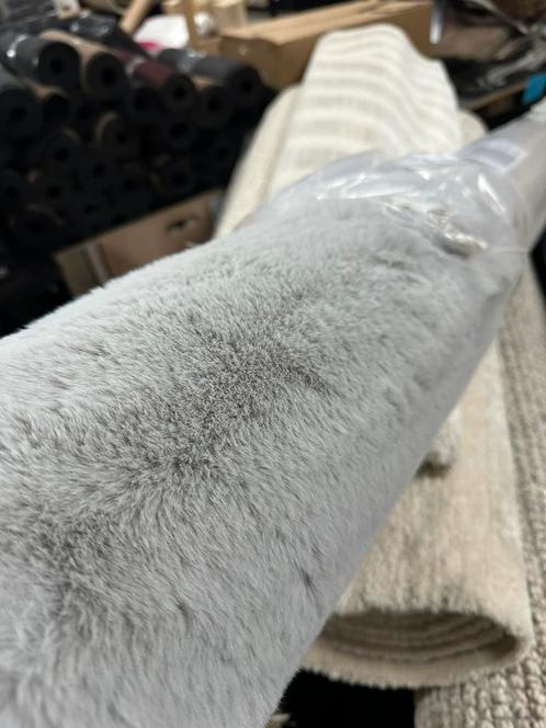 Fluffy Rabbit vloerkleed 170x230 GRIJS NIEUW!, Huis en Inrichting, Stoffering | Tapijten en Kleden, Nieuw, 200 cm of meer, Rechthoekig