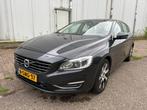 Volvo V60 D6 215pk Plug-in Hybrid AWD2013 Grijs, Auto's, 1849 kg, Particulier, Zilver of Grijs, Te koop