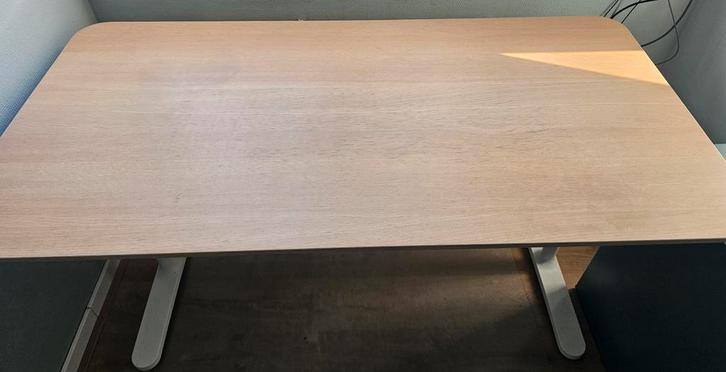 Ikea Bekant bureau, Huis en Inrichting, Bureaus, Gebruikt, Bureau, In hoogte verstelbaar, Ophalen