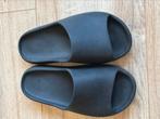 Yeezy slippers zwart Maat 40, Ophalen of Verzenden, Overige maten, Zwart, Yeezy Adidas
