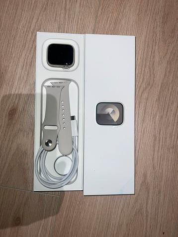 Apple Watch Series 9 – 41mm – Starlight Aluminium – GPS beschikbaar voor biedingen