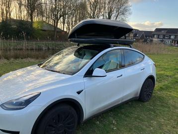Tesla Y Dakkoffer en dakdragers beschikbaar voor biedingen