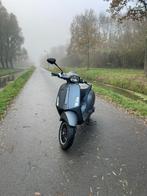 vespa sprint 2017 geel kenteken, Fietsen en Brommers, Scooters | Vespa, Ophalen of Verzenden, Gebruikt, Benzine