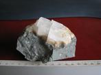 Mooi stuk Wit Calciet op Bazalt.nr 81, Verzamelen, Mineralen en Fossielen, Ophalen of Verzenden, Mineraal