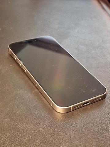 Iphone 15 pro in doos met bon beschikbaar voor biedingen