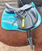 Bates vzh zadel, leer, 18inch met hart systeem, Dieren en Toebehoren, Paarden en Pony's | Zadels, Ophalen of Verzenden, Zo goed als nieuw