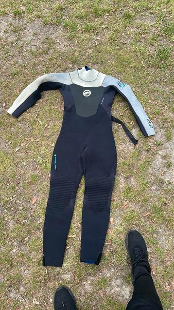 Surfpak/wetsuit 11/12 jarige winterpak/lang beschikbaar voor biedingen