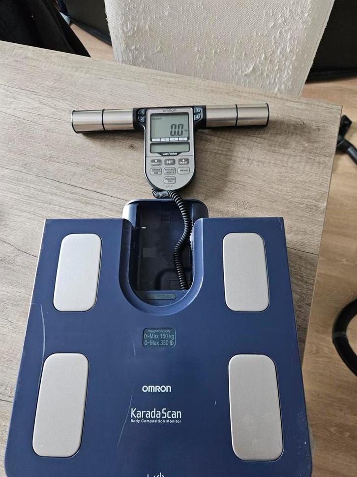 Omron BF511 Lichaamsanalyse Weegschaal, Witgoed en Apparatuur, Weegschalen, Gebruikt, Digitaal, Personenweegschaal, 1 tot 500 gram