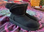Zwarte Ugg's Australia mini met open zijkanten 38 nu 99,99€, Kleding | Dames, Schoenen, UGG, Zwart, Lage of Enkellaarzen, Ophalen of Verzenden
