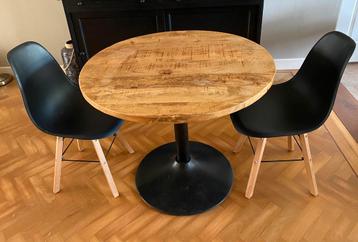 Mango houten eettafel (90 cm) met 2 stoelen beschikbaar voor biedingen