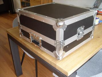 Flightcase met DJ Controller beschikbaar voor biedingen