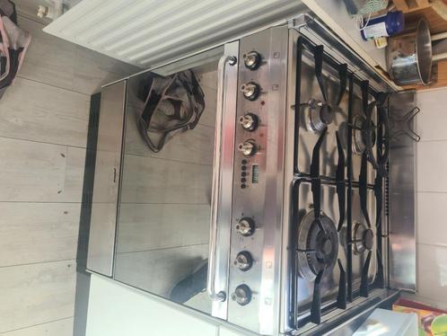 SMEG gasfornuis + oven, Witgoed en Apparatuur, Fornuizen, Zo goed als nieuw, Vrijstaand, Gas, 4 kookzones, 90 tot 95 cm, 60 cm of meer
