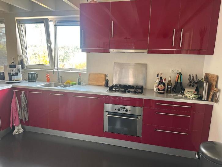 Ikea Keuken rood inclusief afzuigkap, kookplaat(gas) en oven, Huis en Inrichting, Keuken | Keukenbenodigdheden, Gebruikt, Ophalen