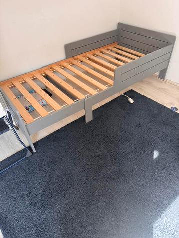 Mooie meegroei bed te koop beschikbaar voor biedingen