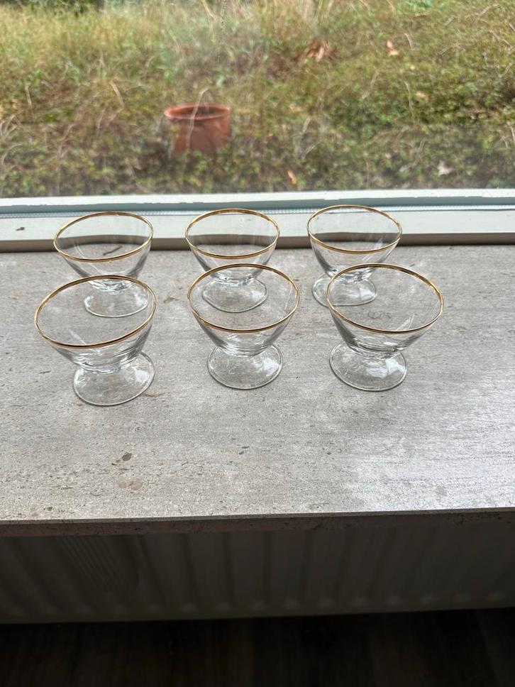 6 Advocaatglaasjes met gouden rand vintage, Huis en Inrichting, Keuken | Servies, Gebruikt, Glas of Glazen, Overige stijlen, Glas