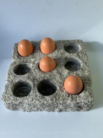 Betonnen kaarsenhouder voor 9 kaarsen / theelichtjes. Eieren beschikbaar voor biedingen