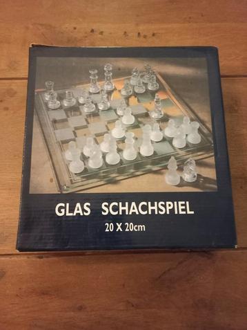 Glazen Schaken - 20x20 cm beschikbaar voor biedingen