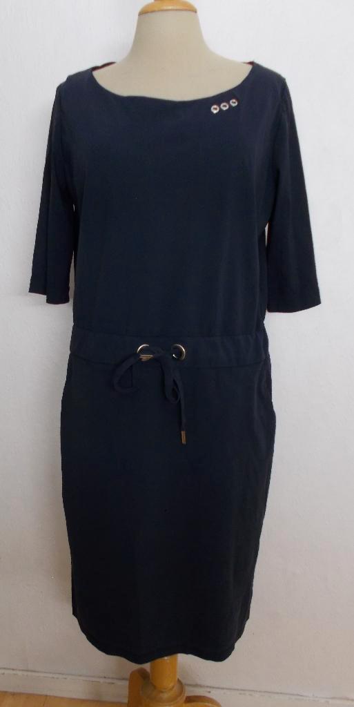 Leuke donkerblauwe travelstof jurk van Jane Lushka! M, Kleding | Dames, Jurken, Zo goed als nieuw, Maat 38/40 (M), Blauw, Knielengte