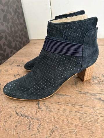 Lamica Suède Enkellaarsjes Maat 38 - Blauw.  Met hakje beschikbaar voor biedingen