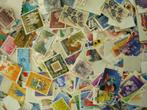 Partij zegels Nederland afgeweekt ruim 250 gram, Ophalen of Verzenden, Gestempeld