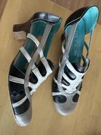 Mitica pumps maat 39 in donkerblauw/grijs/wit, Kleding | Dames, Schoenen, Pumps, Overige kleuren, Mitica, Ophalen of Verzenden
