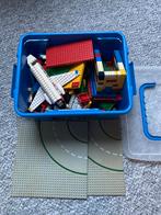 Lego in bak (35x27cm) met vliegtuig en boot, Kinderen en Baby's, Speelgoed | Duplo en Lego, Ophalen of Verzenden, Gebruikt, Losse stenen